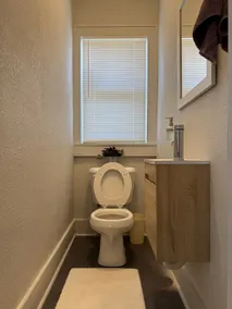 (West) Spacious & Historic Downtown Duplex - Image 4