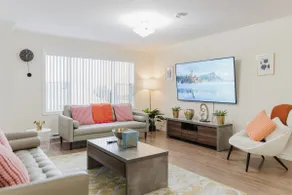 Modern Sydney Retreat - 4BR, 2BR for Groups of 8 - Image 4