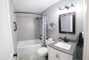 Country lake home - Image 4