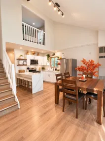 Charming Lakeview Lake Life House - Image 2