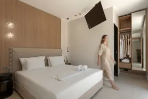 Superior One Bedroom Suite with Private Pool - Image 5