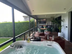 Luxury vacation home right on the Maas + Jacuzzi - Image 3