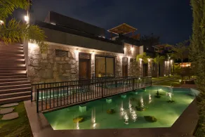 Ultra Luxe 2BR Villa with Pool and Outdoor Showers - Image 2