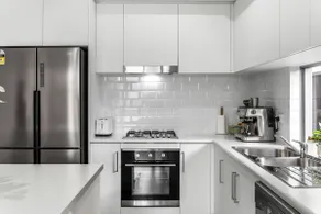 Stylish 3BR Stay Close to Tea Tree Plaza - Image 5