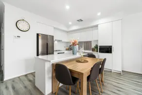 Stylish 3BR Stay Close to Tea Tree Plaza - Image 4