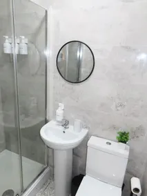 Modern Studio Near NEC & BHX Free Parking - Image 5