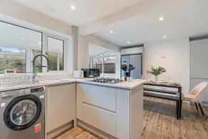 #128 Large Coleshill House - Sleeps 9 Close to NEC and Birmingham Airport - Free Parking - Image 2