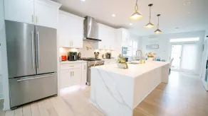 Designer 4BR DC Rowhouse: Rooftop & City Views - Image 4