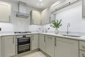 Modern & Luxury Harrogate Apartment - Image 5
