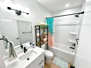 Comfy Suite Near University And Hospital - Image 5