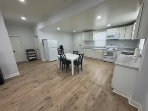 The Green House - Image 3