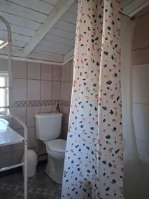 Cozy 2-Bedroom Cottage (Sleeps 3) - Image 5