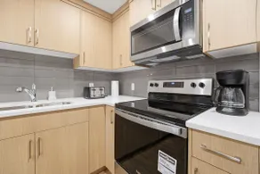 Luxury 2Bedroom Suite with Park Views in Calgary - Image 3