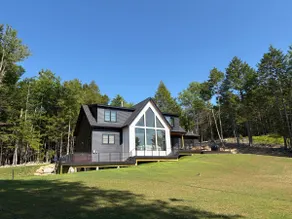 Serene Pondside Retreat Surrounded by Nature - Image 5