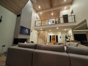 Serene Pondside Retreat Surrounded by Nature - Image 2