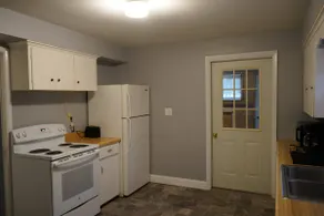 Comfortable & Spacious 2BR Near Downtown Findlay - Image 3