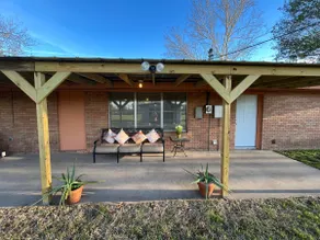 Auntie’s Almost-Country Place - Image 4