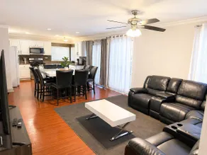4BR Elgin Home•30 Min to ORD•50 Min to City - Image 2