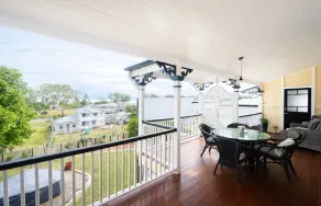 Hilltop Overlooking Esplanade with Beach Views - Image 3