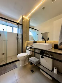 2 air-conditioned bedrooms and a pool in the Civic Center - Image 2