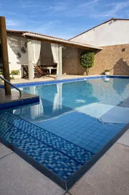 House with Pool, Gourmet Area and Pool Table - Image 3