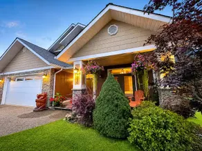 Top 1% - PowTown Lodge 4BR Sauna & Hot Tub Retreat - Image 2