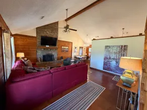 The Piney Woods Cabin - Image 5