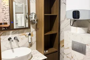 Golden Pine Spa Apartment - Image 4