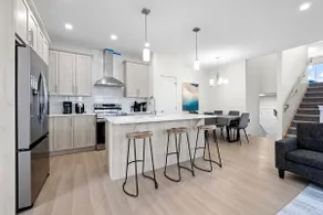 Modern 3 bed 2 bath Home! Close To Airport! - Image 2