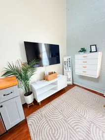 The Allman Loft, Walk to Food, Bars and Coffee - Image 4
