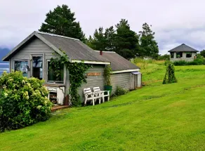 Unique traditional Norwegian cabin next to the fjord - Image 2