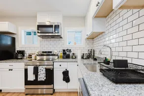 Cozy & Modern 3BR | Prime Salem Location - Image 5