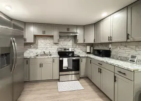 Modern 2BR near airport & stadium –free parking - Image 4