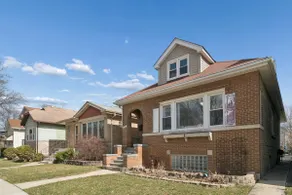 Charming Jefferson Park Bungalow near O’Hare - Image 2