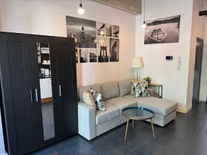 Modern Studio with Private Garden Walk to Center - Image 4