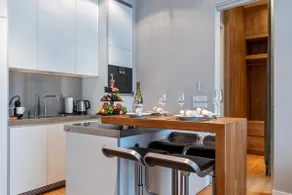 Design-Suite with Garage, Mitte - Image 3