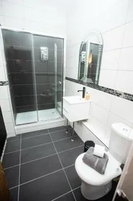 full house ROOMY BNB - Image 5
