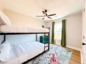 4br Private Home w/Patio Minutes From Airport - Image 5