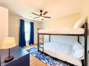 4br Private Home w/Patio Minutes From Airport - Image 4