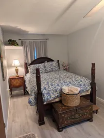 3 Bedroom Upper Unit, quiet area close to town - Image 4