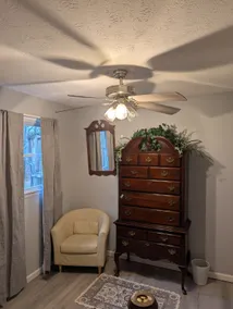 3 Bedroom Upper Unit, quiet area close to town - Image 5