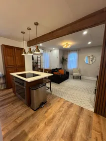 Stunning naturally lit upstairs apartment - Image 5