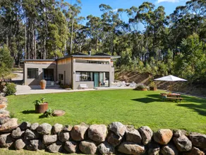 Daylesford retreat on 6 acres, sleeps 8 w/ firepit - Image 5