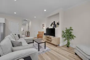 Pristine Stay Near Duke | No Carpet + Parking - Image 5
