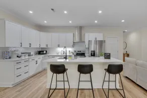 Pristine Stay Near Duke | No Carpet + Parking - Image 4