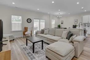 Pristine Stay Near Duke | No Carpet + Parking - Image 2