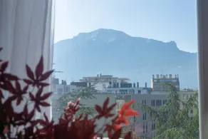 Charming one-bedroom apartment, balcony, air conditioning, free parking - Image 2