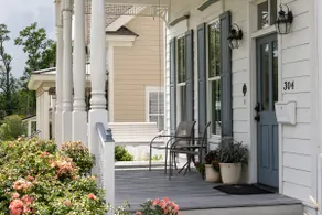Rosebud Cottage - Luxurious 3 Bedroom in Downtown - Image 4
