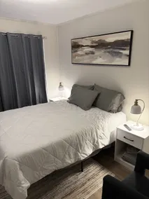 3 Beds/Workstation/Sofa Bed/Smart TVs - Image 3