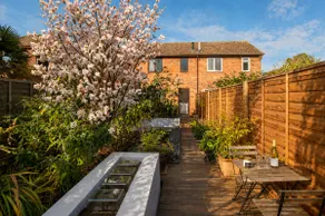 Garden, Driveway, Private, Nr Windsor & Great Park - Image 3